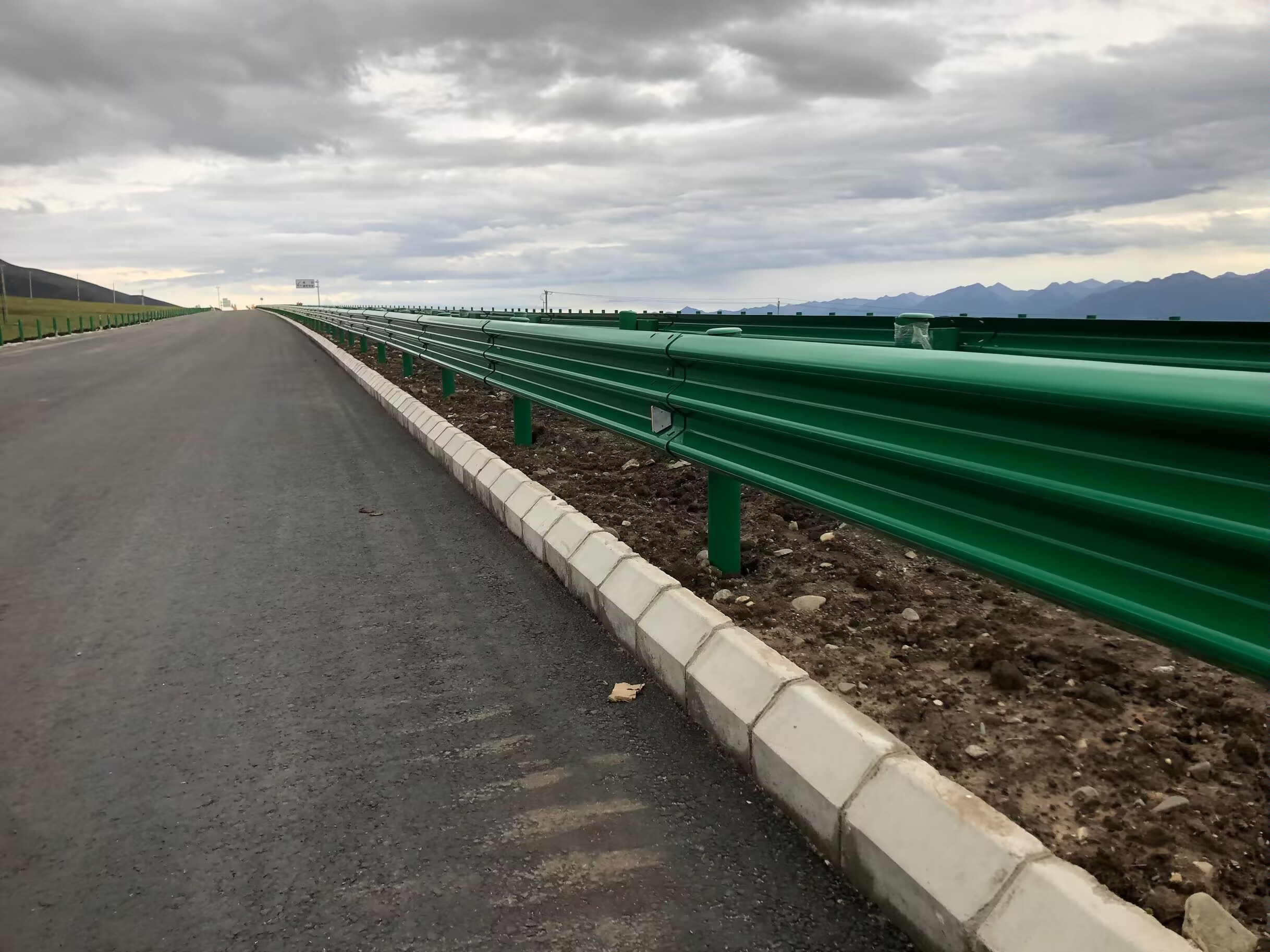 呼兰区乡村公路波形护栏波形护栏板 - 推荐
